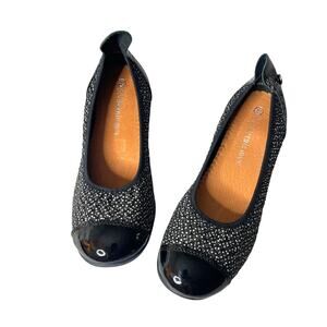 Bernie Mev Bella ME Women Sz 11/42 Black Polka Dot Patent Toe Ballet Flats NWOB